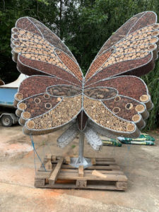 Hôtel à insectes en forme de papillon